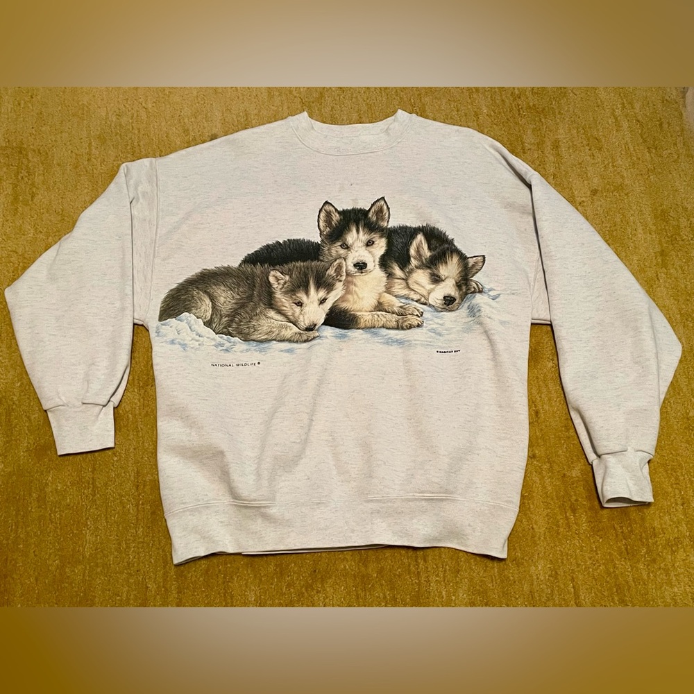 Vintage Cozy Gray Sweatshirt with baby wolf Puppies Print graphic